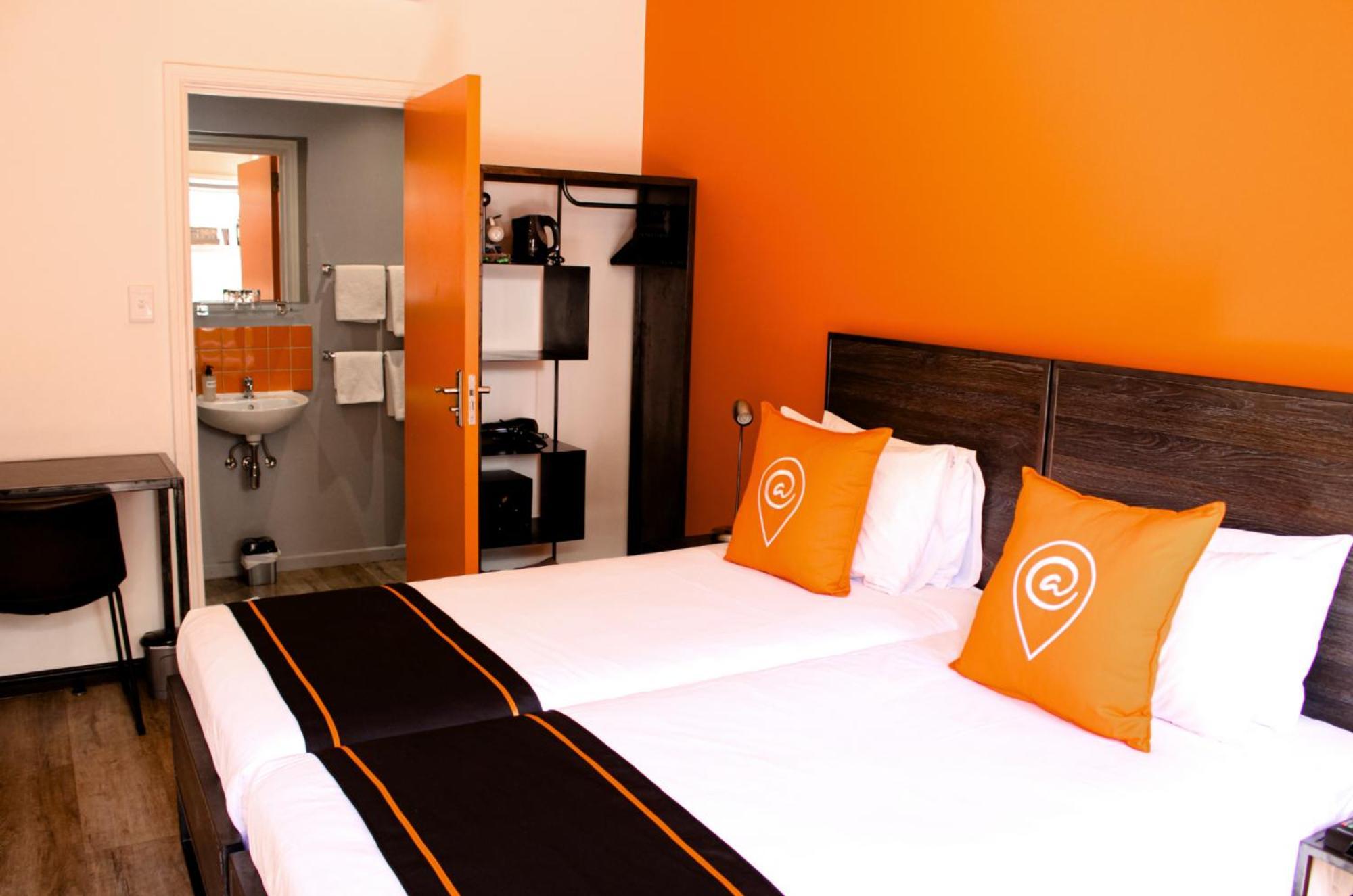 Never At Home Green Point Cape Town Bagian luar foto A room at the hotel