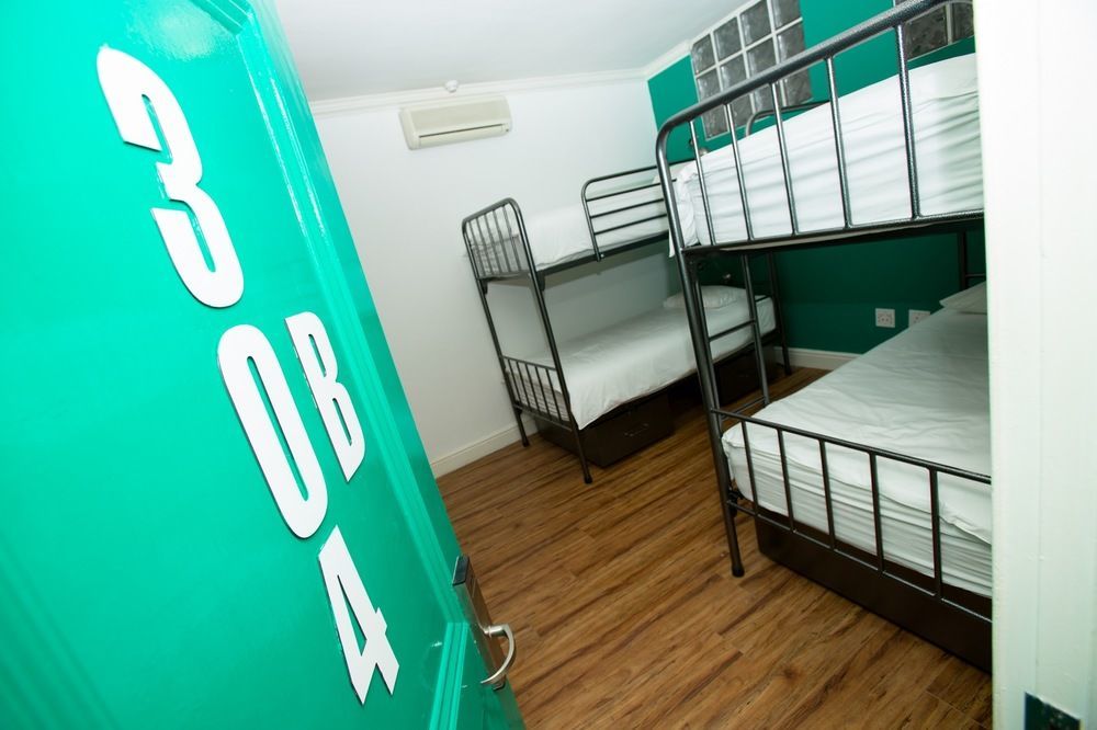 Never At Home Green Point Cape Town Bagian luar foto A typical room at the hostel