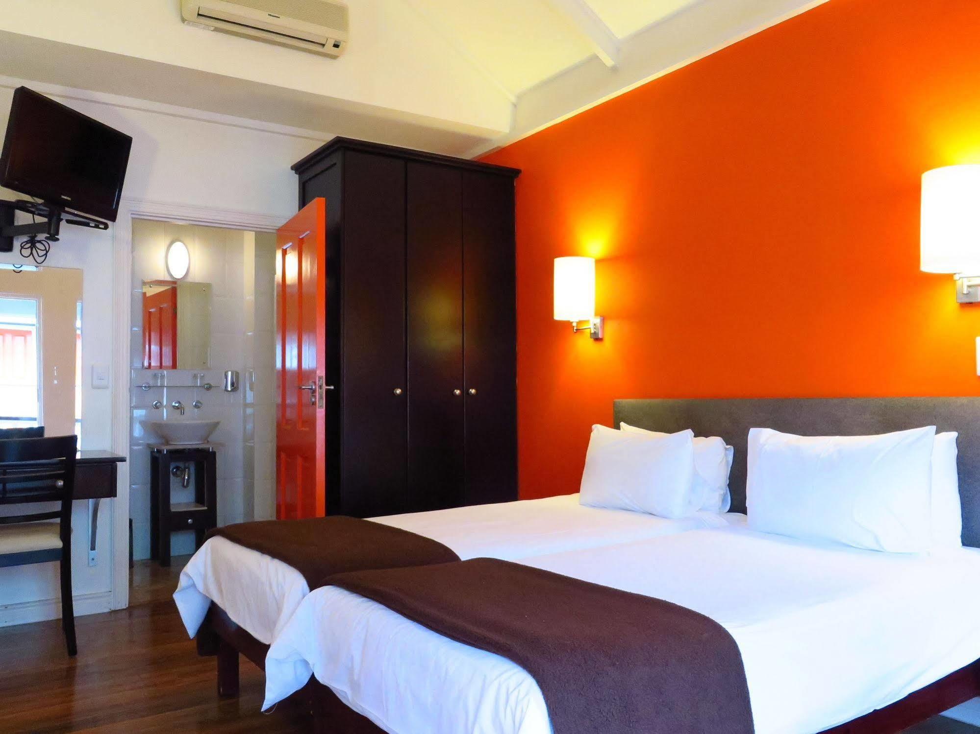 Never At Home Green Point Cape Town Bagian luar foto A room at the hotel